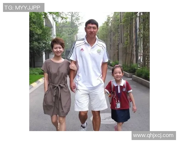 足球明星42岁女友的爱情故事揭秘与生活点滴分享