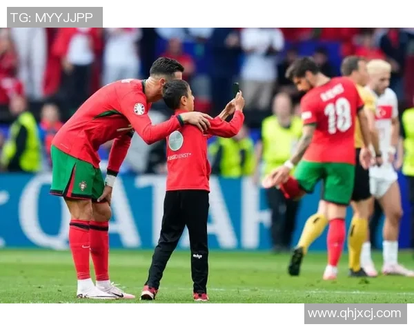 足球明星与球迷亲密合影展现热情瞬间共同追逐梦想的美好时刻