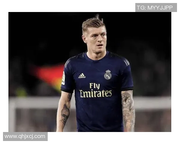 足球明星克罗斯的纹身故事与背后的意义解析