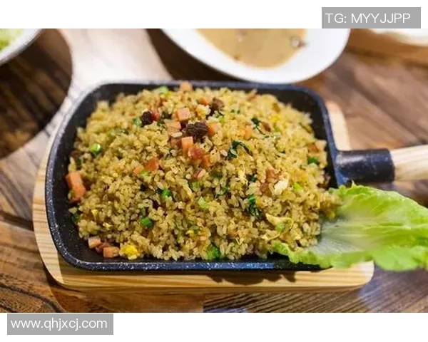 足球明星品尝中国炒饭的美味瞬间与文化碰撞的奇妙体验