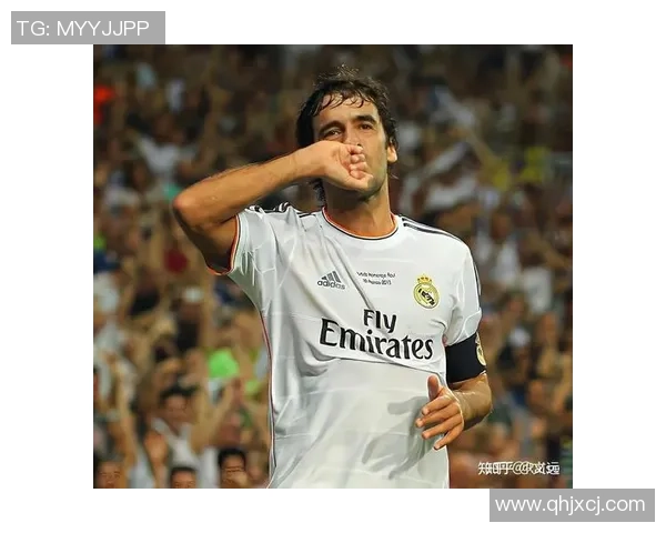 足球明星如何用胜利手势传递激情与信念的背后故事