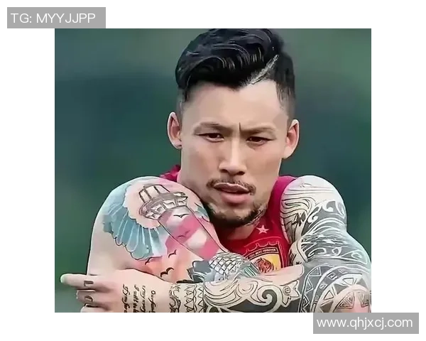足球明星的西装魅力与个性纹身图案完美结合的时尚风格探讨
