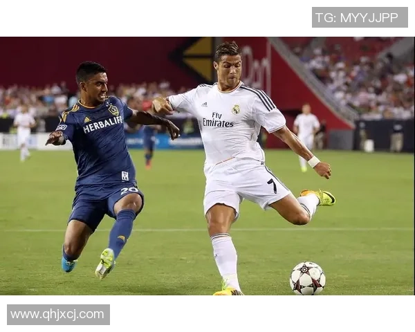 足球明星精彩拿球瞬间集锦展现绝佳技巧与风采