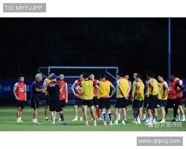 足球明星精彩瞬间引爆全场观众热情尽享激情四射的绿茵盛宴 足球明星精彩瞬间引爆全场观众热情尽享激情四射的绿茵盛宴